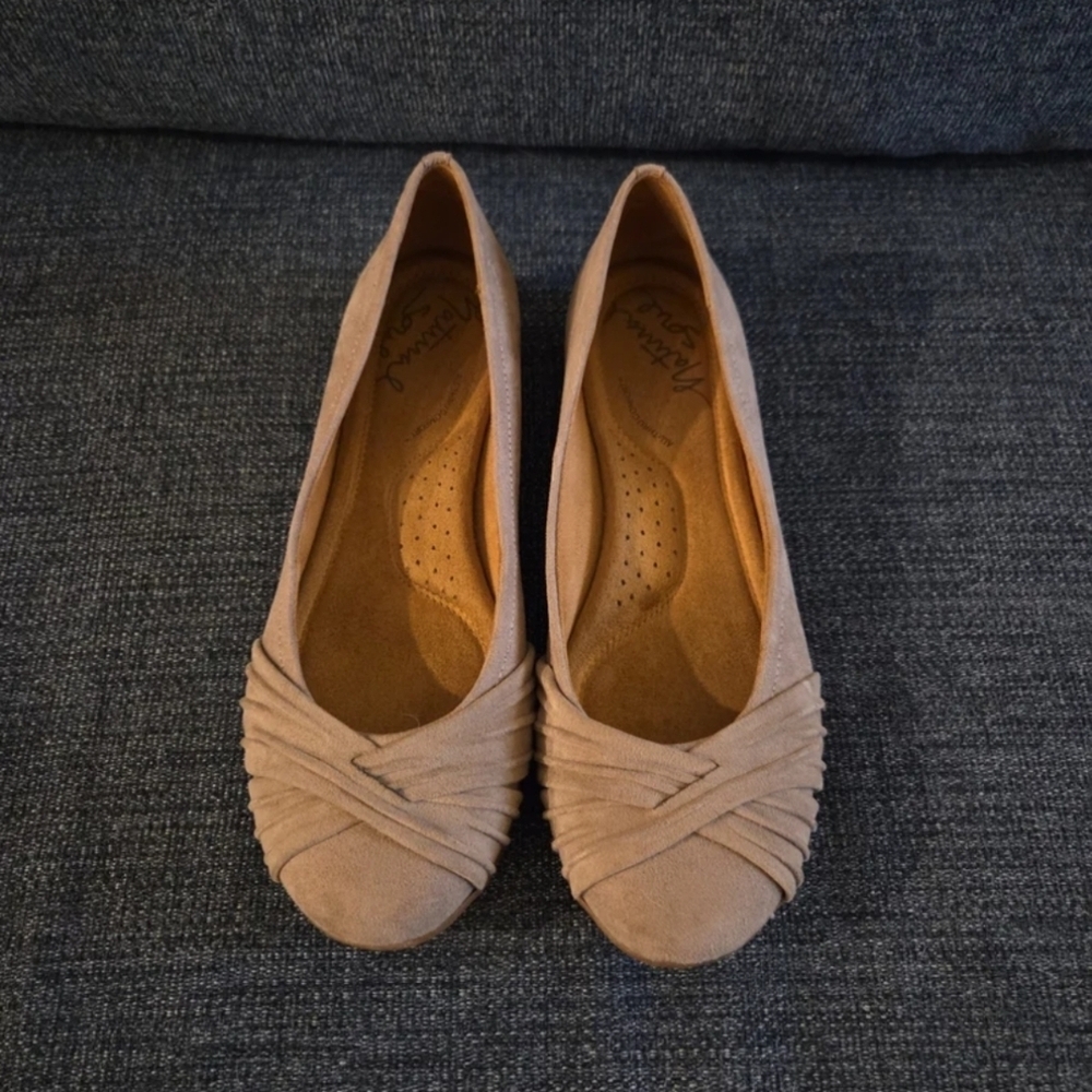 Natural Soul Women's Beige Loafers